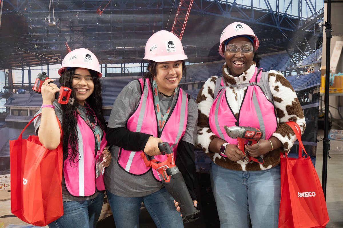 #SHEbuildsHouston a career exploration event designed to introduce young women to the career opportunities construction industry offers. CTE Welding instructor Sedaja Suell inspiring young women @Hall_AISD. Thanks for all you do. @EducatorMar10 @adbustil @drgoffney @HallWelding