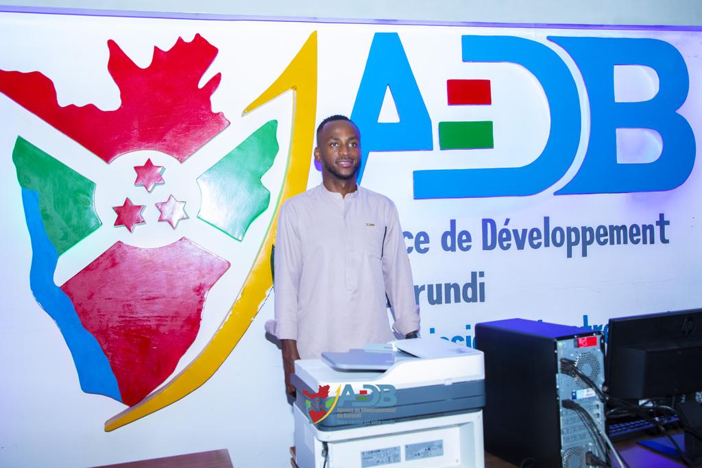 Agence de Développement du Burundi (ADB) (@adb_burundi) on Twitter photo Sincères remerciements à <a href="/SBerahino/">Saido Berahino</a> et <a href="/CMutima74024/">Constantin mutima</a> pour avoir amené au Burundi et à l’#ADB des investisseurs Anglais à la recherche des opportunités d’investissement. Ils ont échangé avec le DG de l’#ADB Dr Révérien NIZIGIYIMANA sur les opportunités d’investissements au Burundi Sincères remerciements à <a href="/SBerahino/">Saido Berahino</a> et <a href="/CMutima74024/">Constantin mutima</a> pour avoir amené au Burundi et à l’#ADB des investisseurs Anglais à la recherche des opportunités d’investissement. Ils ont échangé avec le DG de l’#ADB Dr Révérien NIZIGIYIMANA sur les opportunités d’investissements au Burundi