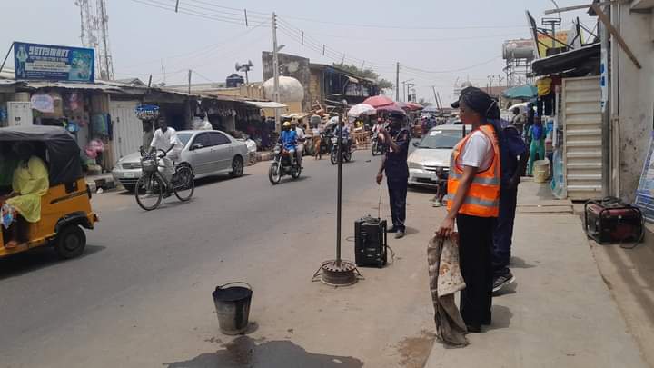 Kwara State Fire Service Conducts Fire Safety Lecture for Market Vendors

The @FireKwara continued its ongoing sensitization program on March 21, 2024. In the morning, we conducted a lecture for vendors at SARAKI Market, Ita Amo, Ilorin, followed by Gegele market at noon.