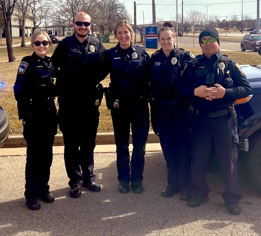 Today our officers attended the  @sacredhearthosp Honor Walk to show support for their healthcare workers and hospital staff who dedicated so much to our community. We thank them for their service and wish them all the best in their new journeys. 601