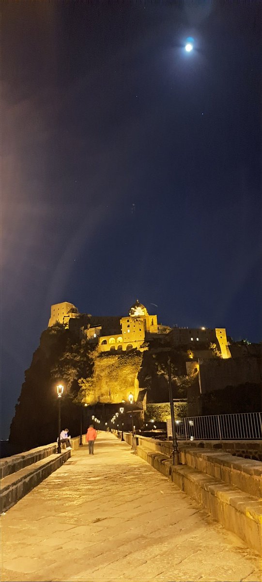 E chest ' è 
#castelloaragonese #Ischia
