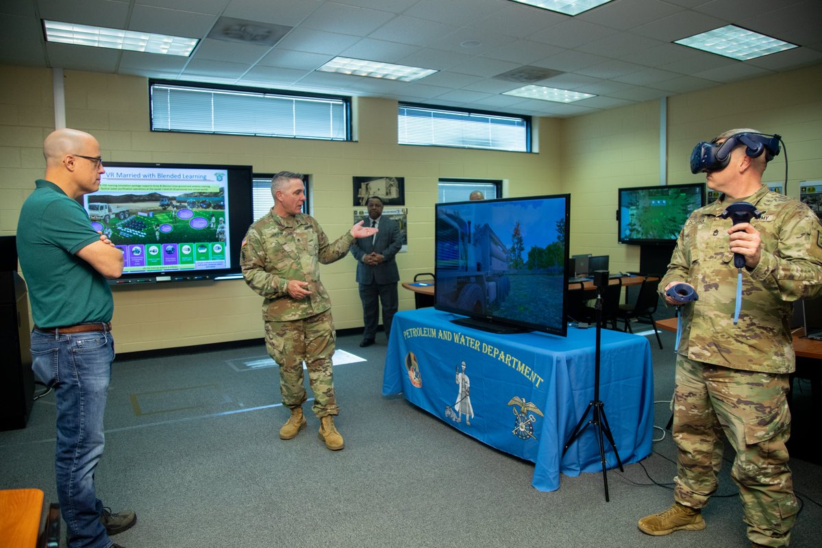 SCoE_CASCOM's tweet image. The Principal Assistant Secretary of the United States Army - IE&amp;amp;E, Mr. Paul Farnan visited #CASCOM and Fort Gregg-Adams to discuss the energy and environmental initiatives in support of Quality of Life, Mar. 20.

#SupportStartsHere #beallyoucanbe