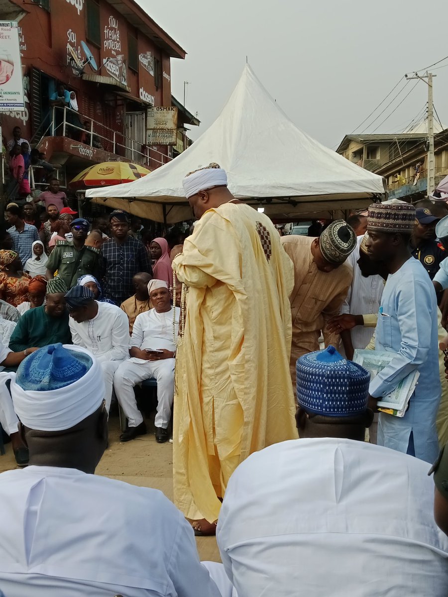 HonOsmak's tweet image. PHOTO NEWS: 18th Remembrance and #Ramadan Lecture and Prayer for our beloved father, late Chief Moshood Akanbi Akinsanya, Akeweje of Mushin Land and Bada of Oguland aka OSU.
@mudashiru_obasa
@mushinlocalgovt
@OdiOlowoOjuwoye
#RamadanKareem #ramadanlecture