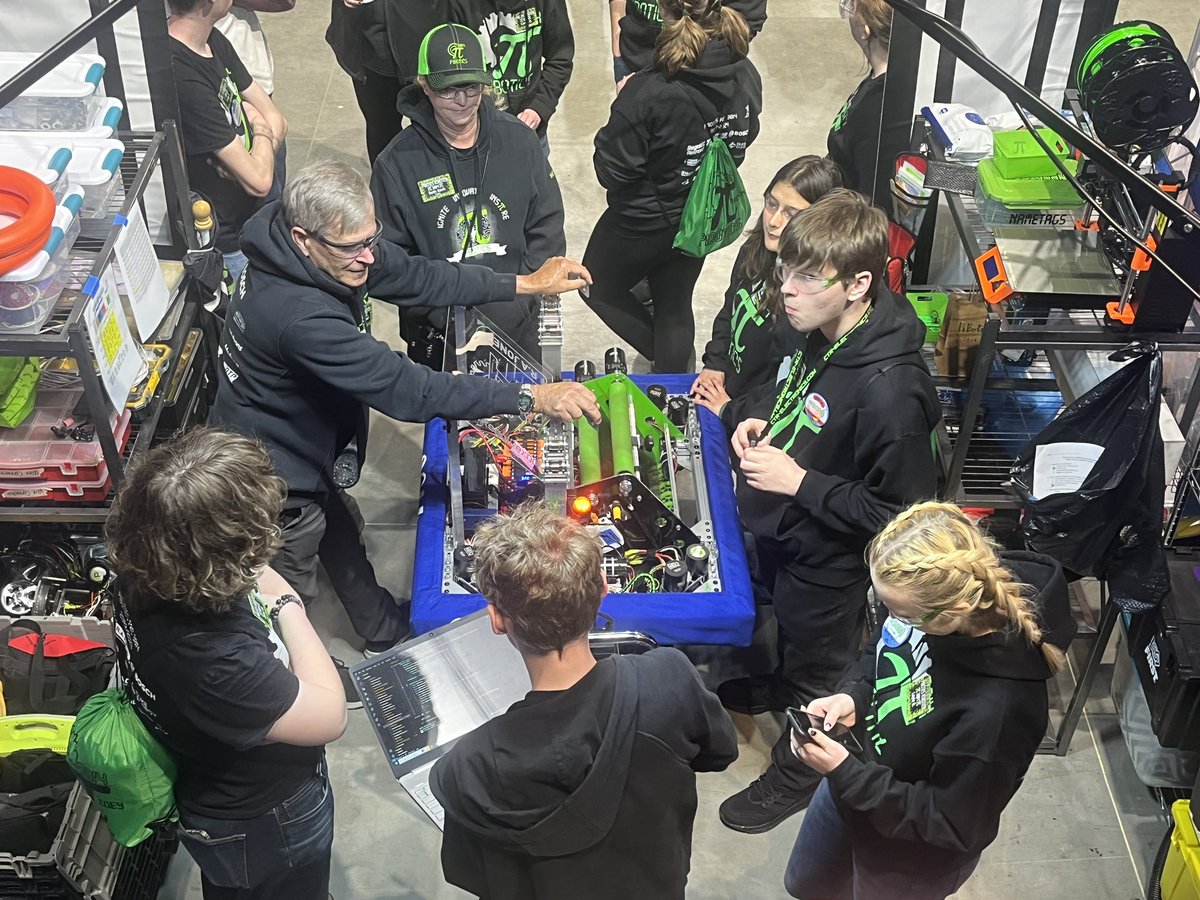 First day at our St. Louis regional and it’s going great. Today we only have practice matches but we can’t wait for the real thing tomorrow. @Boone_County @IgniteAtRIC @FRCTeams @FIRSTweets