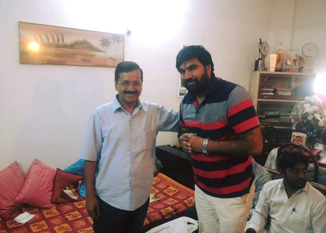 ShrichandVohra_'s tweet photo. देश सत्य के साथ है 
देश अपने बेटे अरविंद केजरीवाल के साथ है 
#IStandWithKejriwal https://t.co/8hQYvRwcgR