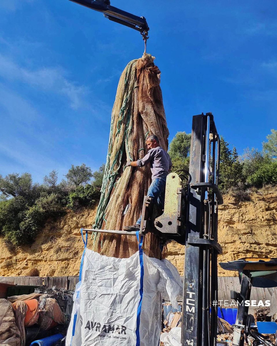 teamseas's tweet photo. #THATMOMENTWIN 🌊 @OurOcean Global Ghost Gear Initiative partner, Enaleia, removed a record 18,930 kg/41,733 lbs of abandoned fishing nets from the waters of Igoumenitsa and Vonitsa in Western Greece. 🇬🇷🐠💙
#GoTeam #Greece #Igoumenitsa #Vonitsa #GhostGear #GGGI https://t.co/hcknzBTb3W