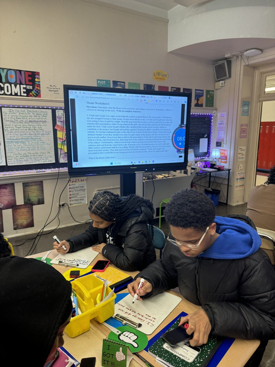 My 11th grade English regents CL class distinguishing between central idea and theme using the W.I.N strategy!Awesome job!!!!
#alwaysmovingforward
#ELAregentsprep
#proudteacher
@YonkersSchools 
@RcollinsJudon 
@a_dechent