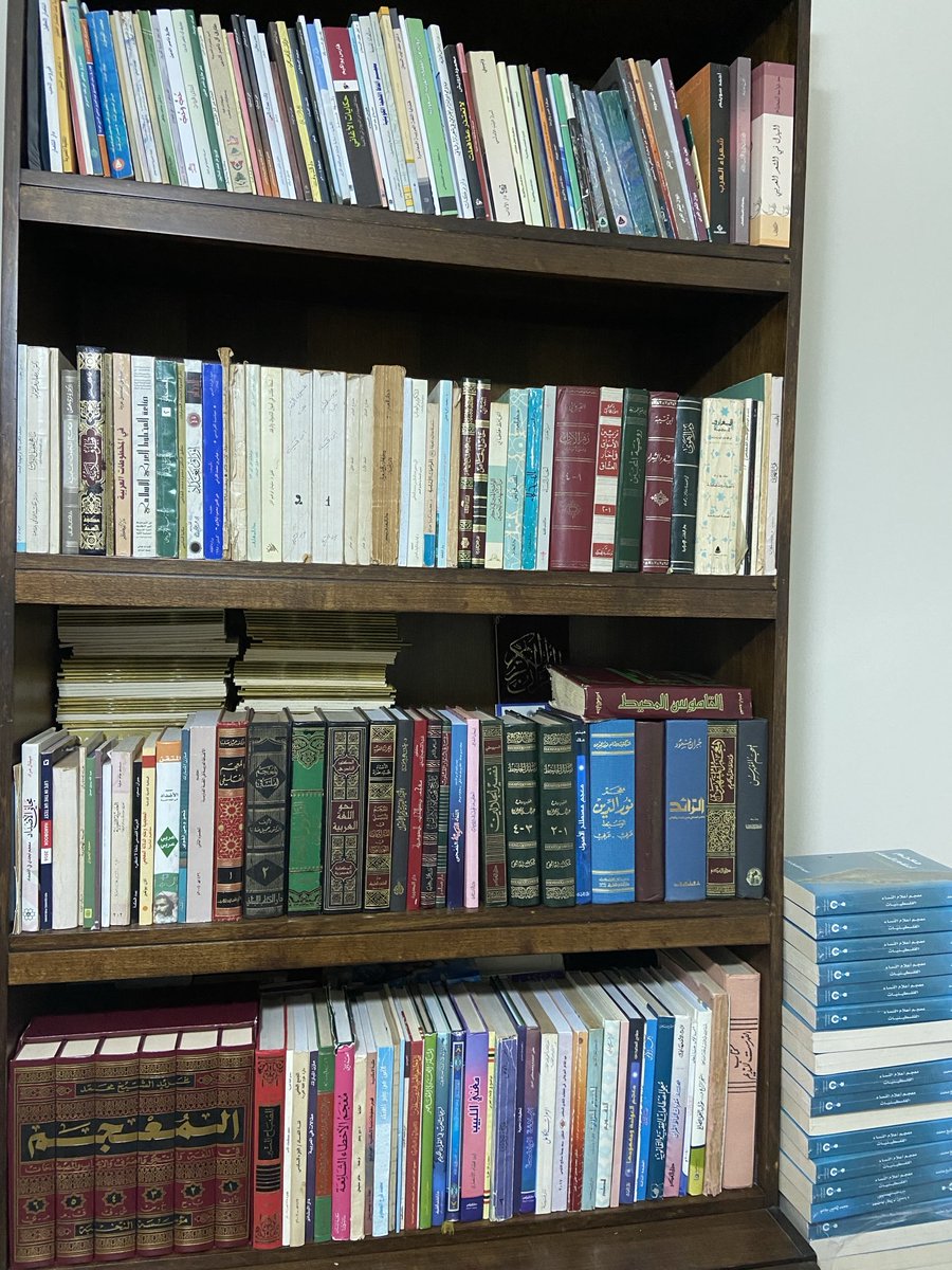 gharidsh's tweet photo. #غريد_الشيخ: إحدى مكتباتي وهي تضم أهم كتب التحقيق والمراجع القديمة التي لا يمكن أن تغيب عني، فأنا أعود إليها عشرات المرات يوميًّا https://t.co/8fNEPDvGML