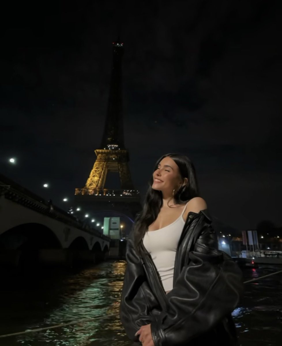 she stole the shine of the eiffel tower 🥰