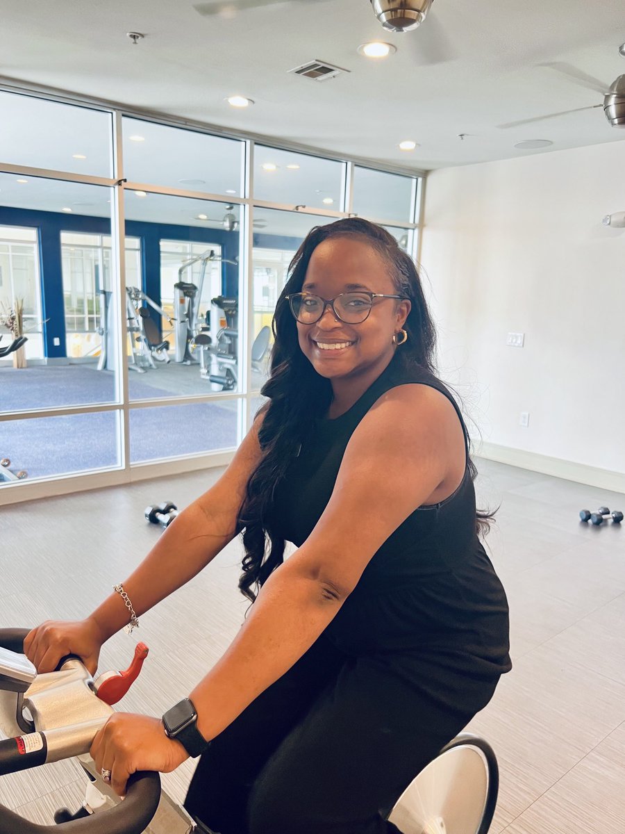 Embrace the Easter spirit anytime, day or night! ✨ Our gym is open 24/7, so hop into our gym and start your fitness journey today! 🐰🏋️