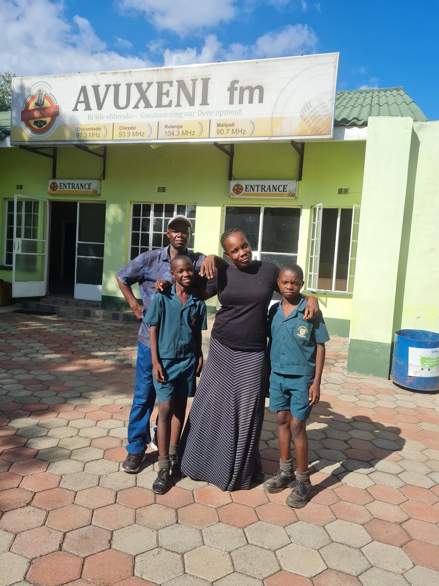 AVUXENIRIXILEFM's tweet photo. "Enjoyed having some talented poets on the radio as we celebrate World Poetry Day! 🎙️📚 #Poetry #WorldPoetryDay #poetrycommunity #poetrylovers
Check out our Facebook page for their poems 
 https://t.co/jjgPQMsGsv https://t.co/xb8nwDYWFO