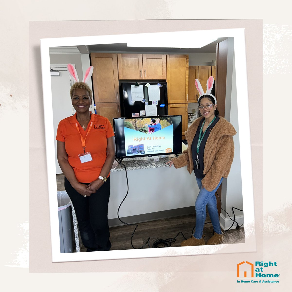 rahsouthernmd's tweet image. Our Marketing Team is on fire! 🔥 

Robin and Destiny, two of our amazing local team members, at the In-Service at Victoria Park Apartments!

They had a blast! Lots of candy and games! 

#inhomecare #inhomeservice #marketing #rightathome