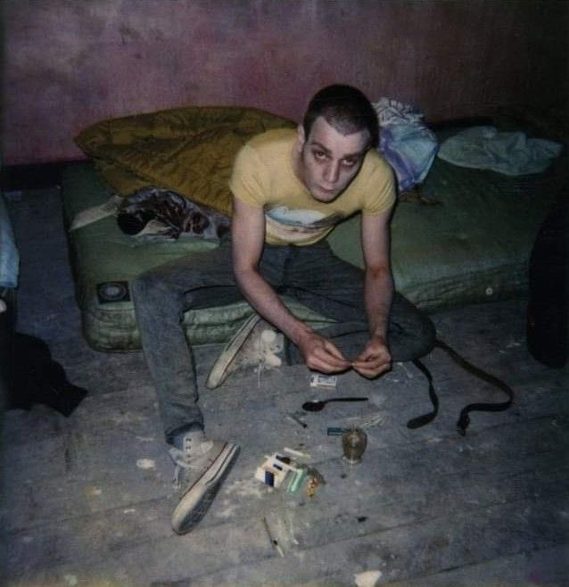 TheCinesthetic's tweet image. Ewan McGregor on the set of Trainspotting (1996)