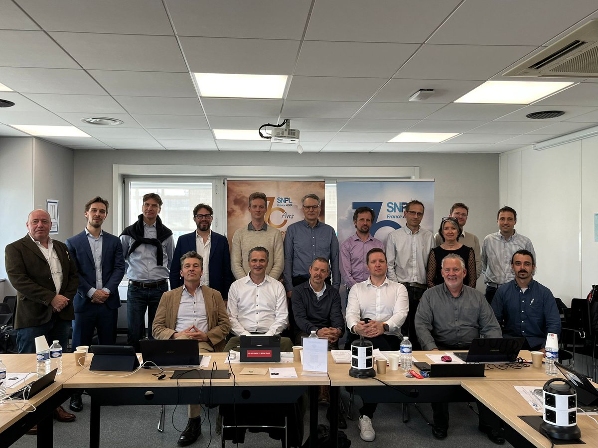sepla_pilotos's tweet photo. Gracias a @SNPLFALPA por su hospitalidad en la reunión del WG de @eu_cockpit, con la participación de #Sepla, y en la que se ha abordado el reto de la descarbonización en la aviación, conociendo las estrategias más sostenibles del ATC francés https://t.co/X2TVreqr6B