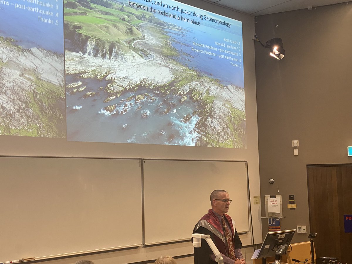 The curious processes of rocky coasts! Thanks for a fascinating journey along the rocky coasts of the world during your Inaugural Professorial Lecture, Wayne @wayne_wjs And many congratulations on this well deserved promotion 👏🏽👏🏽