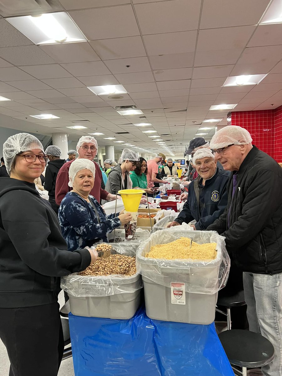 Last night, I joined the Medford and Chelsea Kiwanis at Chelsea High School to distribute over 10,000 meals to various food kitchens and churches within the area.