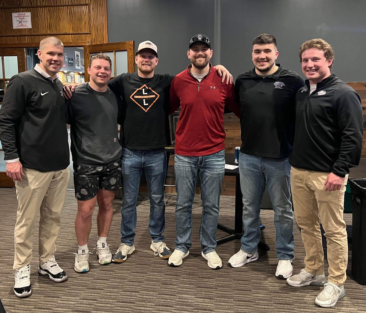 UWWFB_QBclub's tweet photo. Thank you to those who joined us at the UWW QB Club social at Sideouts last night! Your presence made it a memorable evening and we are looking forward to all the fun events coming up! 

To stay up to date and register for upcoming events visit https://t.co/i4XIpPfwur GO HAWKS! https://t.co/cCOlAPCBDw