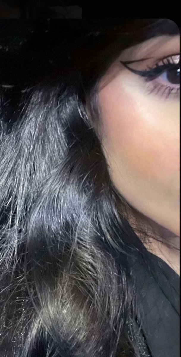 نفسي اعرف وش الفرق بيني وبين القمر 😘