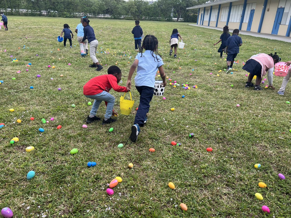 Our smallest Roadrunners started their Spring Break with a “Spring Egg Hunt”. 💐 🐰 🥚 💐