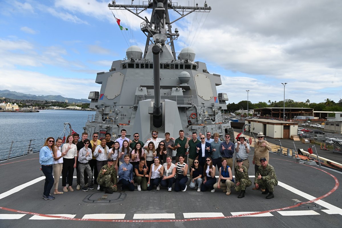 JointBasePHH's tweet photo. Last week University of Notre Dame International Security Center students visited JBPHH. They toured the USS Frank E. Petersen Jr. - DDG 121, a KC-135 Stratotanker and other organizations on the installation.
#203ARS @15thWing @HiAng https://t.co/zm5bYbuR2R