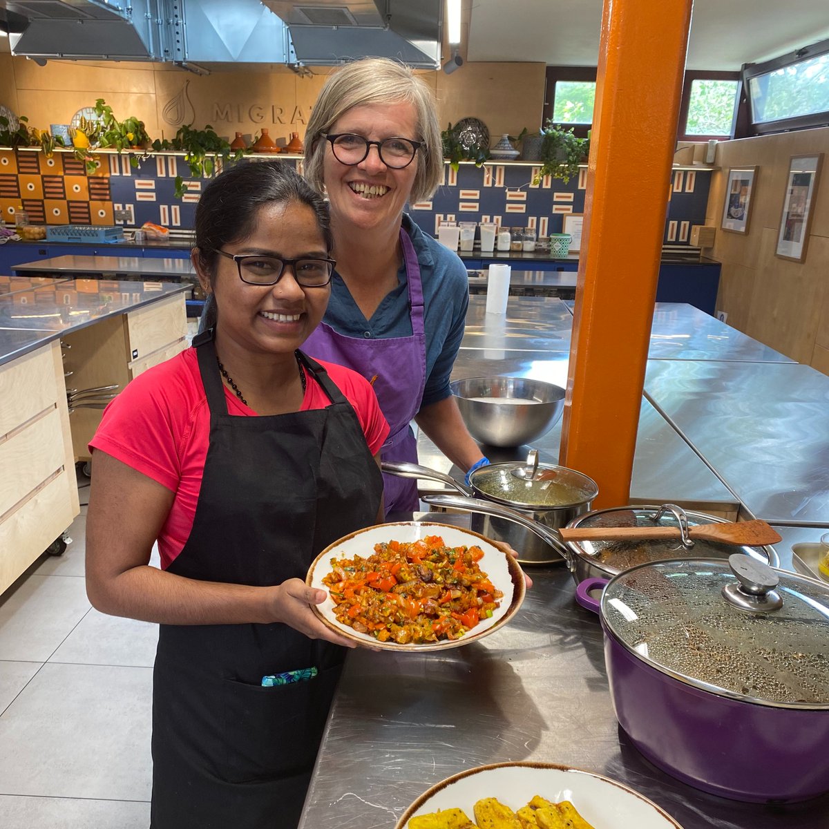 Love discovering new cuisines and recipes? Keen to make a lasting impact? You could be our next volunteer chef training mentor in London or Bristol! Help our newest chefs refine their recipes, plan classes, improve their communication skills and more: bit.ly/3Pta3gA 🧅