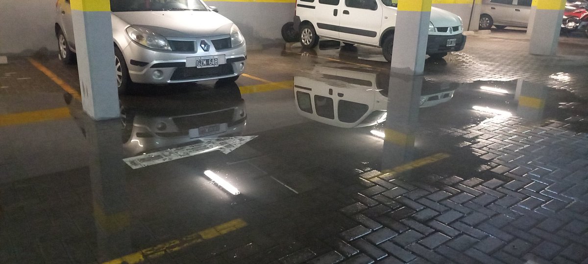 Sector 1 estación buenos aires, es una vergüenza que hayan pasado 3 años y sigamos reclamando desde el día 1 las filtraciones, grietas, faltas de impermeabilizacion!! Soluciones YA!!! <a href="/lucianoscato/">Luciano Scatolini</a> <a href="/JPNegroARQ/">Juan Pablo Negro</a> <a href="/paoteper/">Paolita</a> <a href="/cosudam/">Cosudam</a> <a href="/Procrear/">Procrear</a> <a href="/DefensoriaCABA/">Defensoría del Pueblo CABA</a> <a href="/atte_bcohipotec/">BancoHipotecario</a>