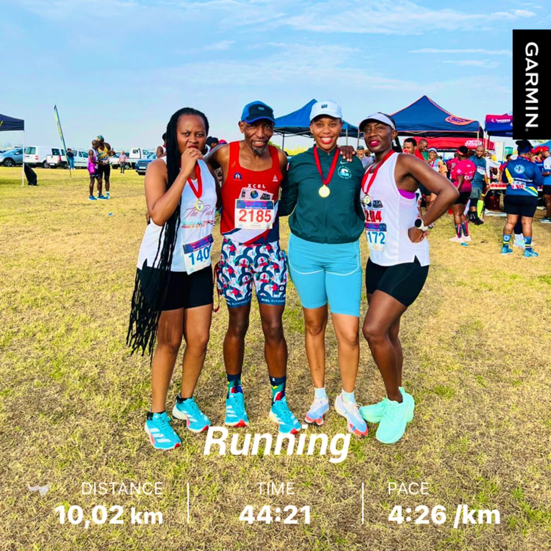 Happy Human’s Right Day. Thank you @qhubeka_athletic_club for the beautiful 😻 Race 👊🏽 #runningwithtumisole #totalsportsruncrew #homeofrunning #totalsports_sa #gilnokiesocks #ipaintedmyrun #trapnlos