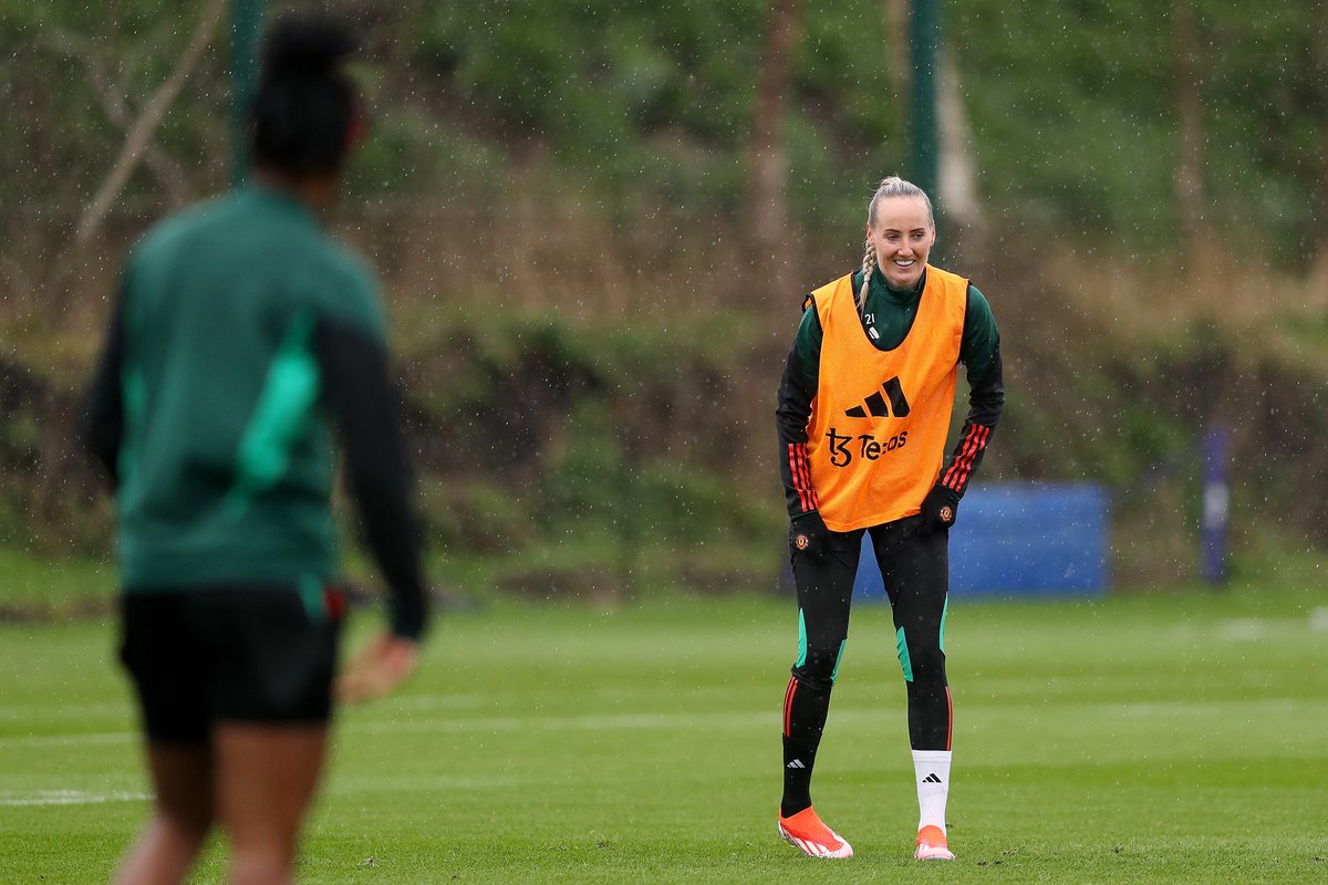 It's #WorldDownSyndromeDay ❤️

Today the Reds decided to wear their own odd socks to celebrate 🧦

#MUWomen