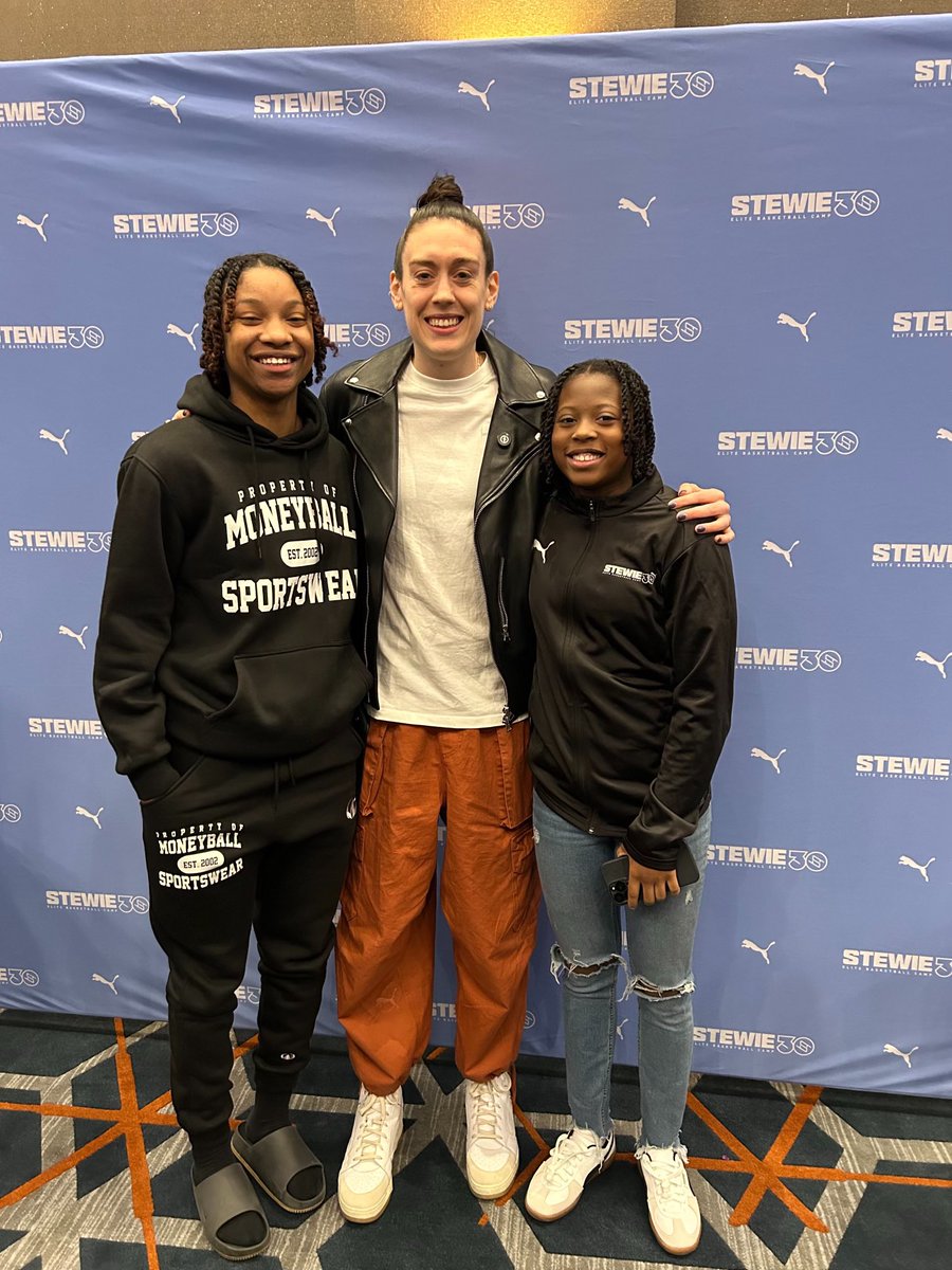 Divine and Destiny hanging with one of the best to ever do it! Breanna Stewart! 🐺 #ExampleStrong #JustWork