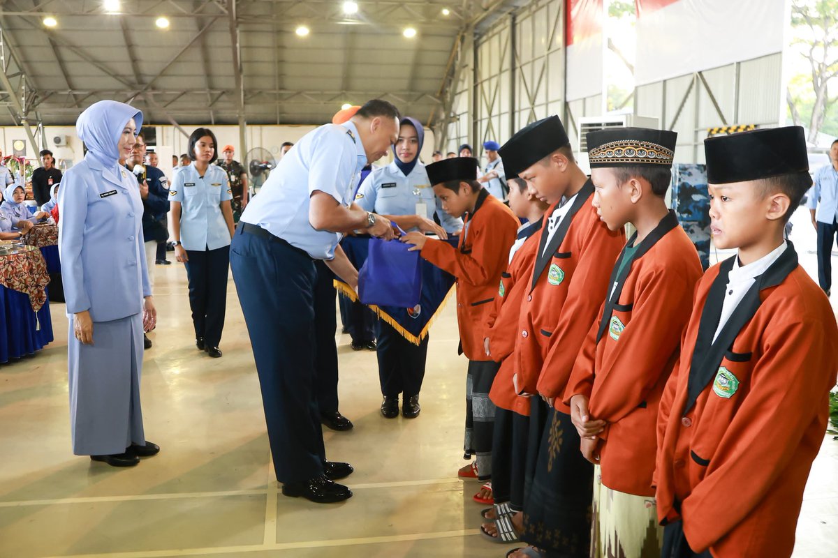 'Kunker ke Lanud Iswahjudi, Kasau Resmikan Sarpras dan Fasilitas Penerbangan, serta Berbuka Puasa Bersama dengan Personel Lanud Iswahjudi, Magetan' Kepala Staf Angkatan Udara (Kasau) Marsekal TNI Fadjar Prasetyo, S.E., M.P.P., CSFA., didampingi Ketua Umum (Ketum) PIA Ardhya…