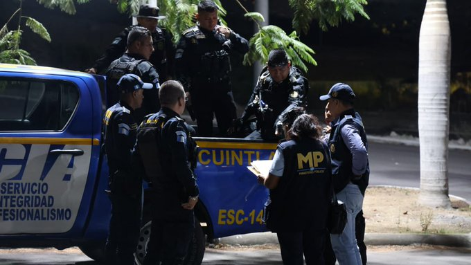 MPGuatemala_EN's tweet photo. #PMSearch #BattleAgainstExtortionOperationII #EvidenceSeizure
The search operations in #BattleAgainstExtortionOperationII have concluded, resulting in the coordination of the apprehension of 33 individuals. Two were notified in prison facilities, https://t.co/8R6i8EM0Xb