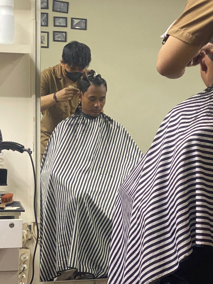 bpautie's tweet photo. nemenin potong rambut dan isi snbp 😺 https://t.co/o2zllRA8SF