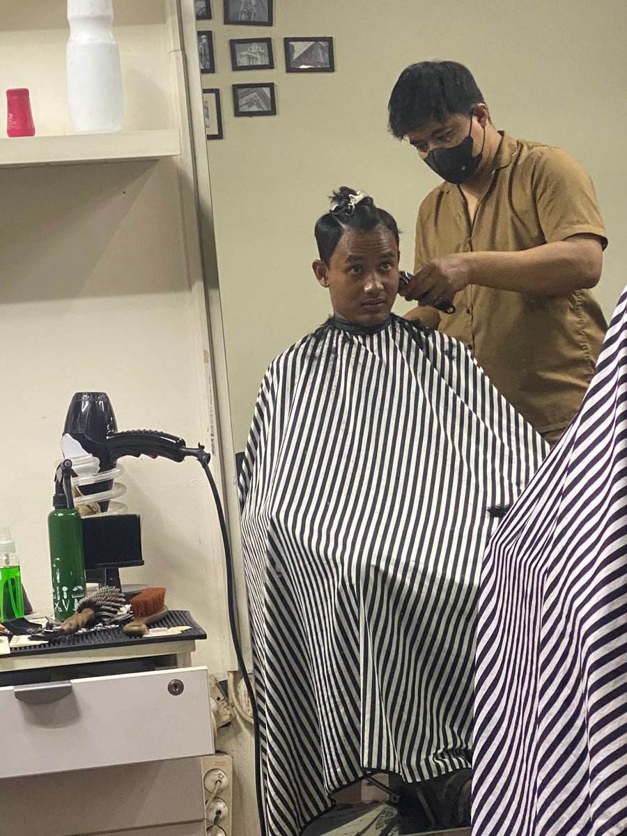 bpautie's tweet photo. nemenin potong rambut dan isi snbp 😺 https://t.co/o2zllRA8SF