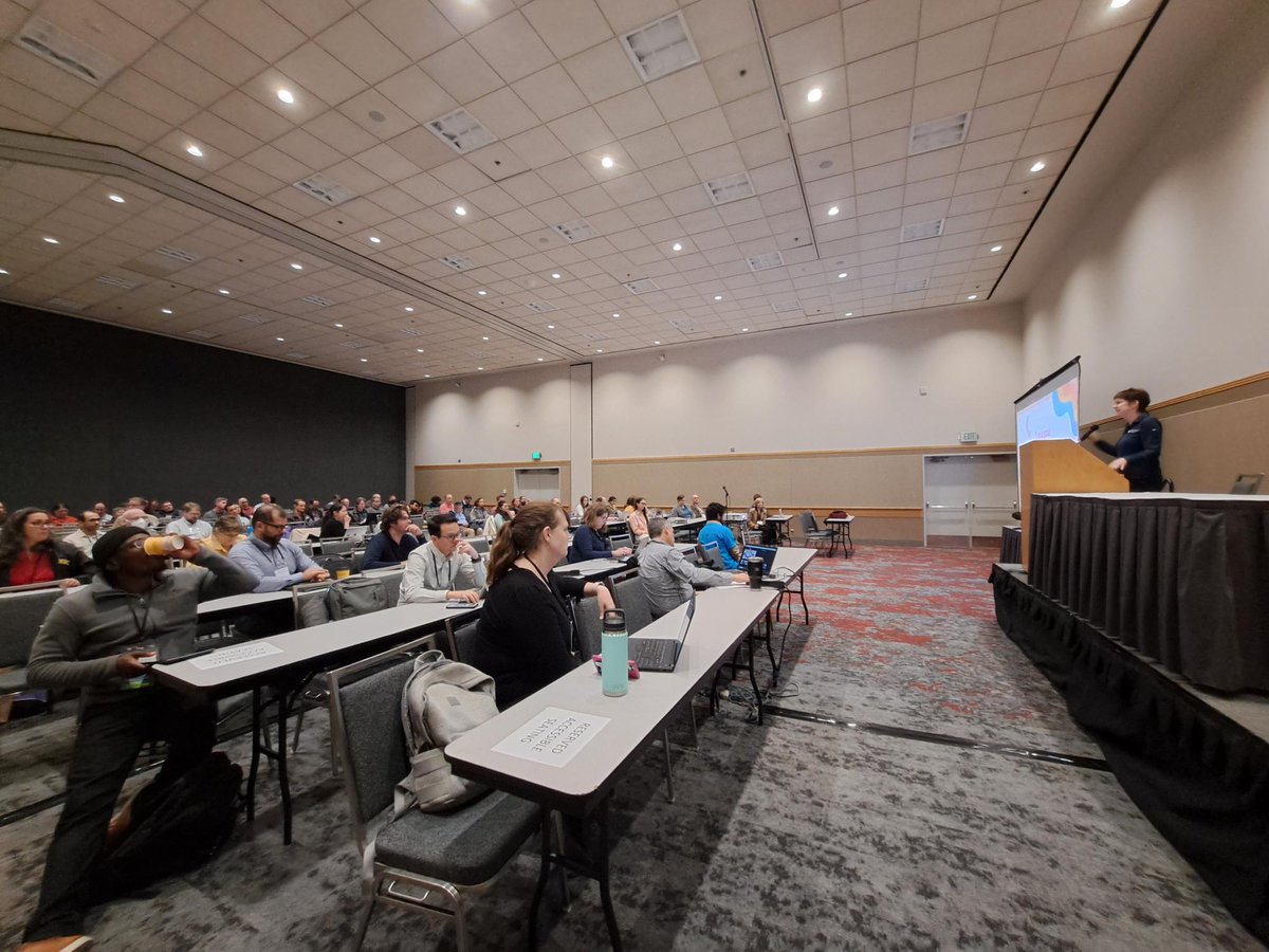 gt_sci's tweet image. SCI Senior Lecturer @Melinda_gatech speaks to a large crowd at #SIGCSE about integrating creative labs into CS courses. #GTComputing #CSEd