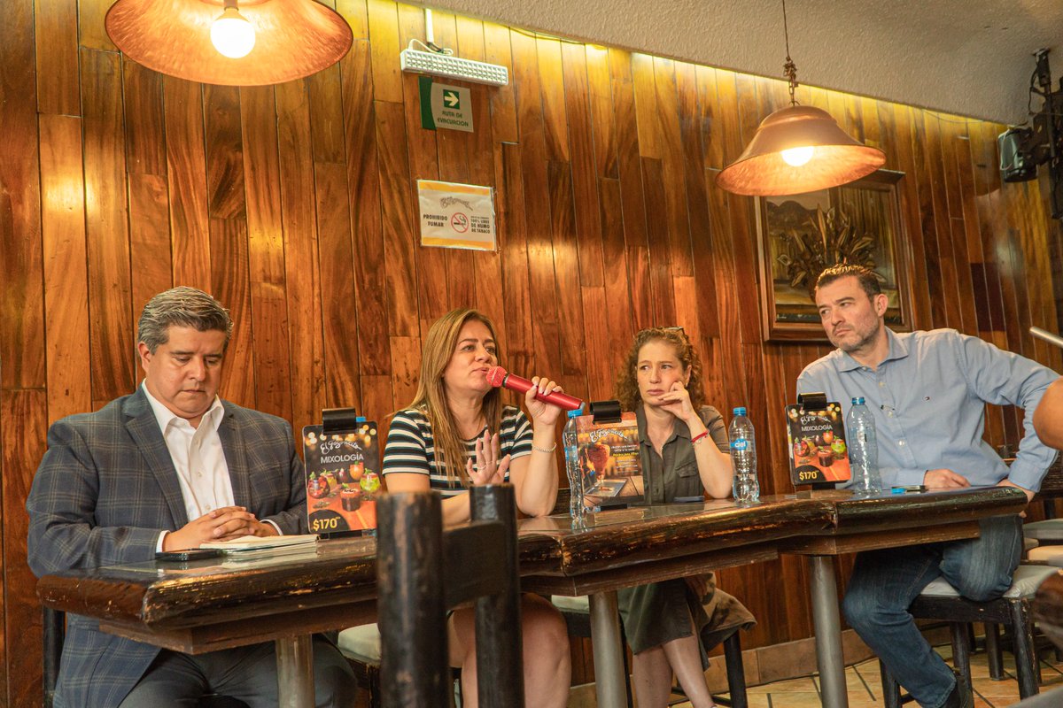 Agradecemos al <a href="/ConsejoCC/">Consejo Comunicación</a>  y al <a href="/Fogoncito/">El Fogoncito</a> quienes nos invitaron el día de ayer al evento en con motivo del Día Nacional del Taco, en donde se abordó la importancia gastronómica y económica de las industrias cárnica y restaurantera.

Por parte del <a href="/ConsejoMexCarne/">ComeCarne</a> participó