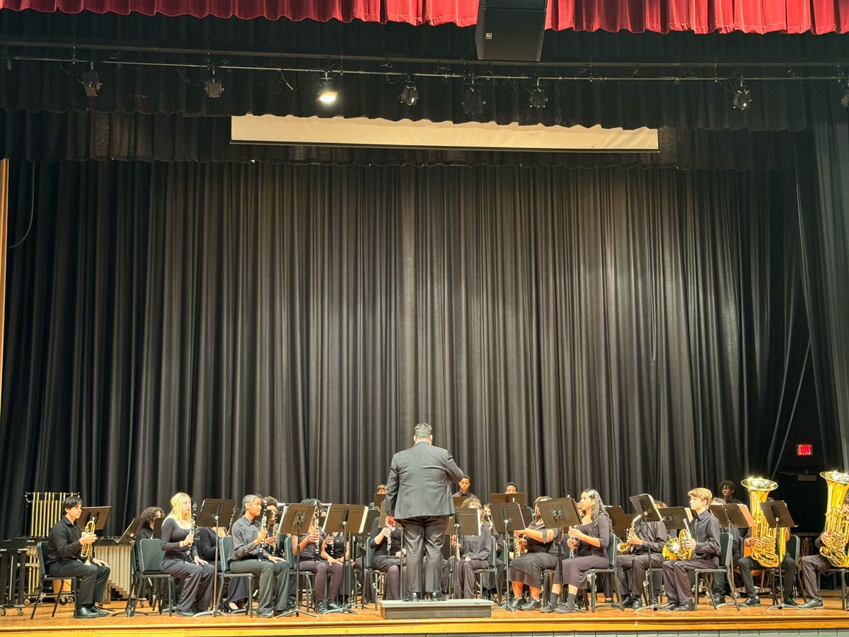 Woodside_Band's tweet photo. So proud of the wonderful performances from our Concert Band and Symphonic Wind Ensemble at District 8 #VBODA assessment today!
Our March Madness is done!
#miosm
#woodsidepride
#woodsideband https://t.co/gVkd9EJx3N
