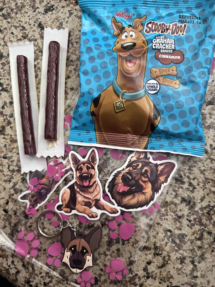 Omgggg <a href="/amberxowilliams/">thatgirlamber</a> I just opened the gift bag🥺 the keychain😭 literally the cutest!!!