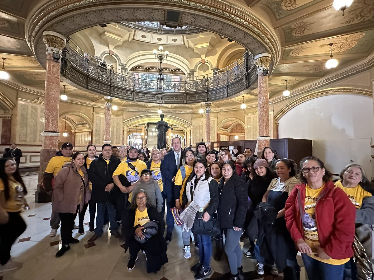 Thanks @HastingsforIL for taking time to talk to our members about the need for the #WorkWithoutFear act to make sure ALL workers are fully protected from intimidation & retaliation; and for your commitment to vote YES!