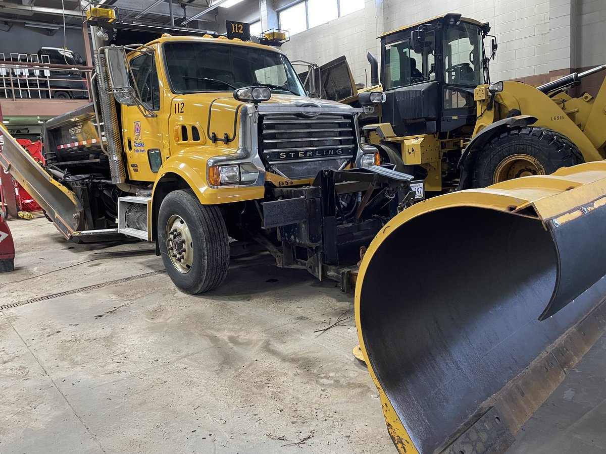 CityofChaskaMN's tweet image. Our plows are ready to go tonight for the 1st round of snow. Make sure you’re ready by following a few things:

➡️ Follow odd/even parking 
➡️ Keep trash/recycling bins off the street
➡️ Don’t shovel or blow snow into the street
➡️ Shovel sidewalks within 24 hrs