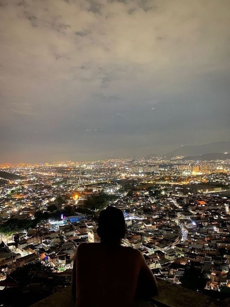 apenas_favela's tweet photo. Um dia vamos viver tão bem que os dias ruins nem vão importar. 📌 https://t.co/akcoPpfmrN