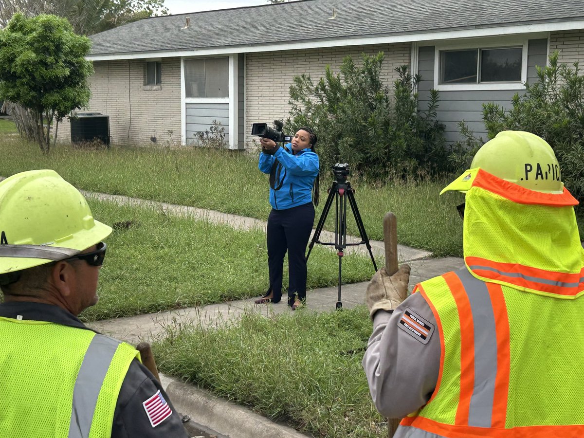 VentonBlandinTV's tweet image. Shout out to @IAmAlexisScott! I enjoyed going into the field with her this week as she worked her story. We shared a great moment when working to get an ‘MOS’ interview.  #KeepSwinging #Scripps #NeighborhoodNews