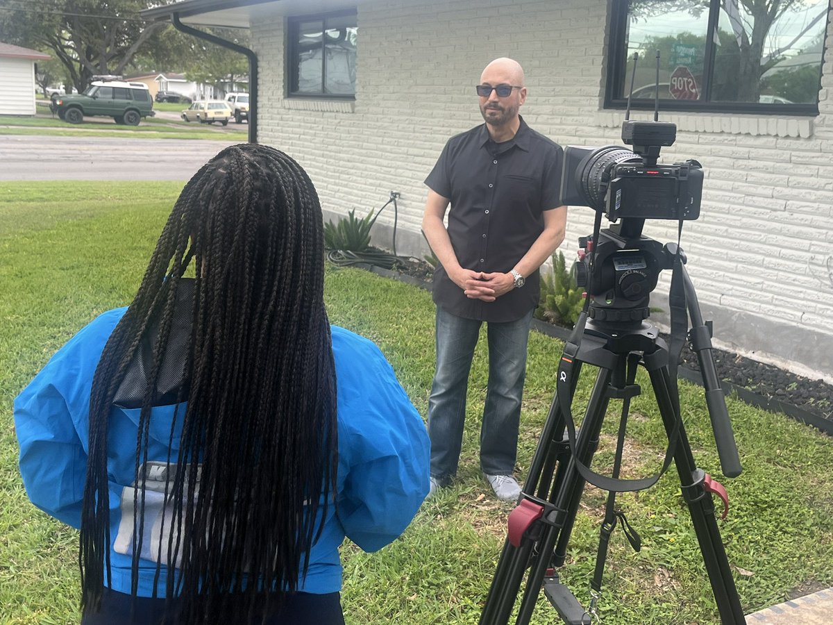 VentonBlandinTV's tweet image. Shout out to @IAmAlexisScott! I enjoyed going into the field with her this week as she worked her story. We shared a great moment when working to get an ‘MOS’ interview.  #KeepSwinging #Scripps #NeighborhoodNews