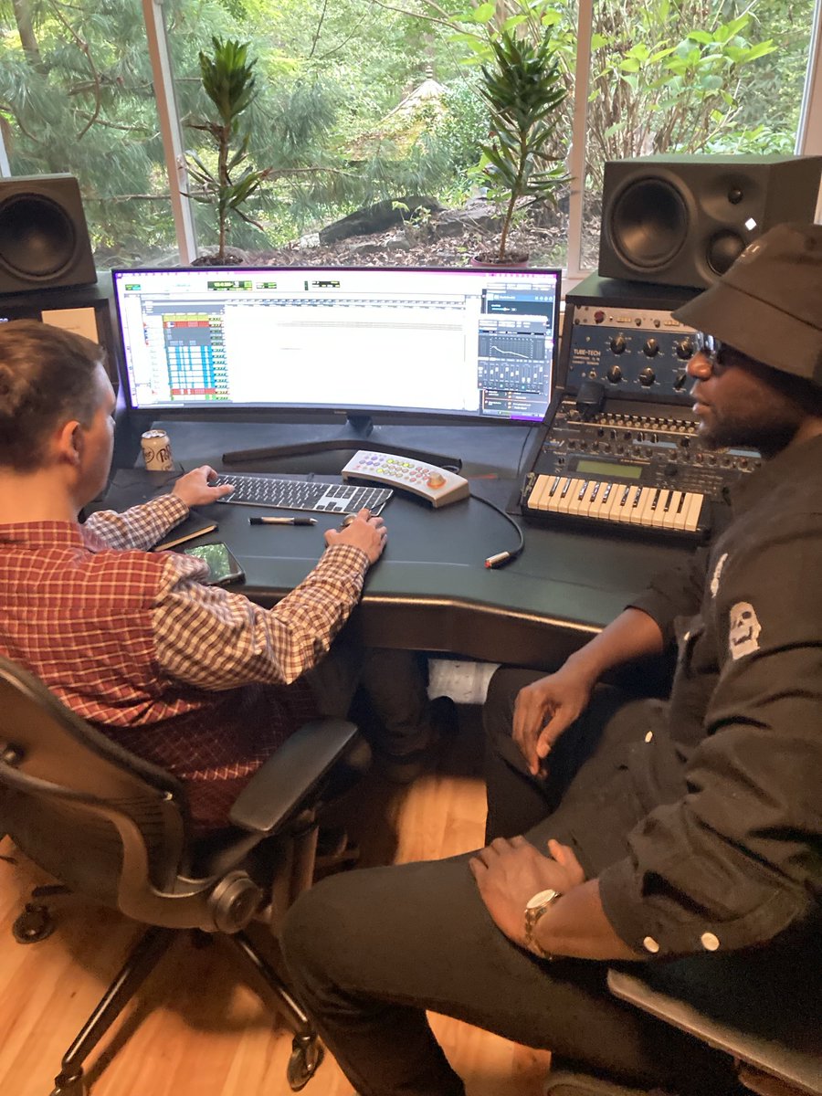 AMOGetItDone's tweet photo. #NeverStopGrindin Thatβs it. https://t.co/7Y7BaaIBnN