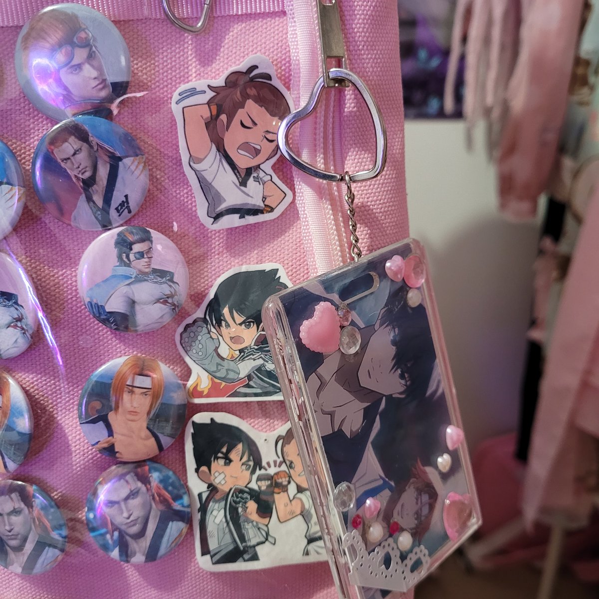 GlitchedBarbie_'s tweet photo. When I tell people I love Hwoarang from Tekken they don't really imagine how deranged I actually am  

My ita bag turned so cute. I even included some HwoaJin 🥹🫶🏽💖‼️

Everything is handmade except the bag itself. I'm so happy 🌸✨️🥰 https://t.co/DV8jK9bFs7