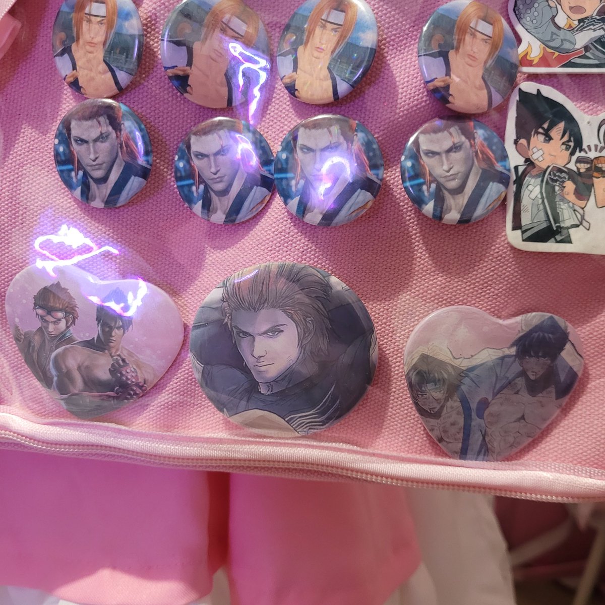 GlitchedBarbie_'s tweet photo. When I tell people I love Hwoarang from Tekken they don't really imagine how deranged I actually am  

My ita bag turned so cute. I even included some HwoaJin 🥹🫶🏽💖‼️

Everything is handmade except the bag itself. I'm so happy 🌸✨️🥰 https://t.co/DV8jK9bFs7