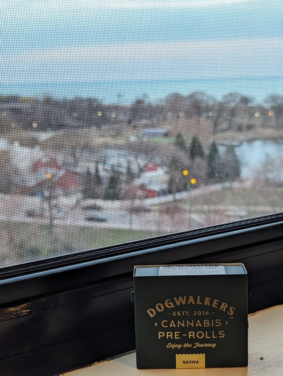 NorthernJoints's tweet photo. @Bkov9 @LittleStrng3r @greenrosebrands @KarmaClubChi Great place. Thanks for the recommendation! All set for the show tomorrow. 

A little Mr. Jack H. for my maiden Dogwalker voyage. https://t.co/gNwT2vMEZ9