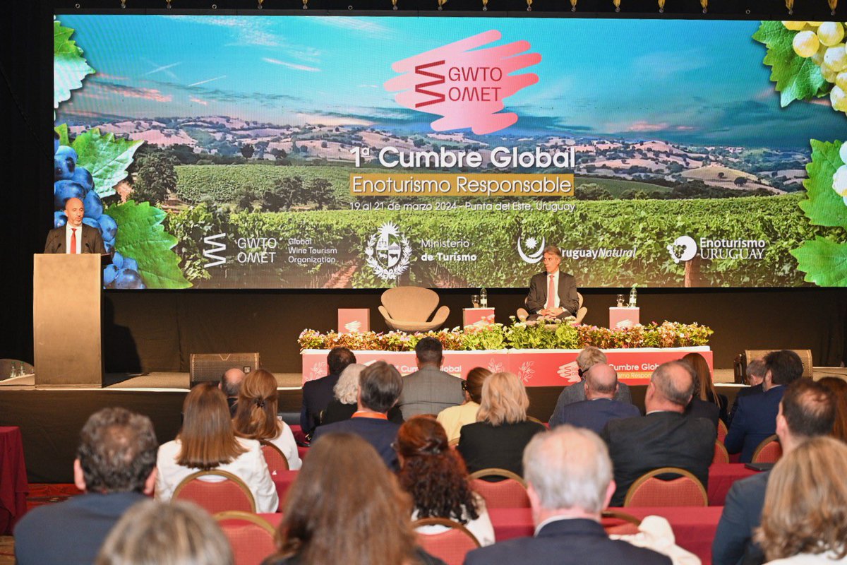 Agradecemos este reconocimiento por nuestro compromiso con la primera Cumbre Global de Enoturismo Responsable. Gracias a toda la cadena de valor enoturística del Uruguay por su apoyo. ¡Seguiremos promoviendo el turismo responsable y sostenible! #Enoturismo #TurismoUruguay 🇺🇾✨