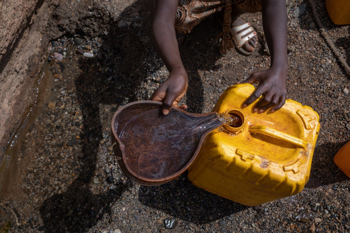 WHOAFRO's tweet photo. Today is #WorldWaterDay!

In 2022, only 31% of the population in sub-Saharan Africa had access to safely managed drinking water services.
Achieving SDG targets in low-income countries by 2030 will require current rates of progress to increase by 20 times for basic water services. https://t.co/J00Gp36C5U