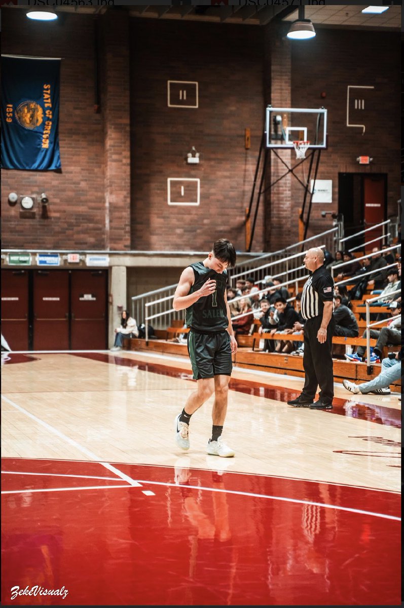 JacksonLeach_11's tweet photo. Highschool recap —

2x CVC POY
Region POY
6x OR Athlete of the week
SSBC Athlete of the year
Beacons male AOTY 
2x 6a All State
@capcitytourney champs (21-22’)
2x @capcitytourney team 
2x Abby’s holiday classic champs (22-23’, 23-24’)
2x AHC all tournament 
CVC Champs (22-23’) - first since 12-13’

Records @ WSHS (6a); assists in career (427), season (204), game (14), apg (7.9), steals in a season (68), spg (2.7) 
Led state of OR; total assists and apg (23-24’), 3rd (22-23’)
Second in 6a; total steals and spg (23-24’)

SNR YEAR; 16.3 ppg, 7.9 apg, 5 rbd/g, 2.7 spg, 1 deflection/g, 46.5 efg%, 
83.5 ft % (20-6 record) 

Film⬇️

https://t.co/yDQFBQT87p

@PrepHoopsOR