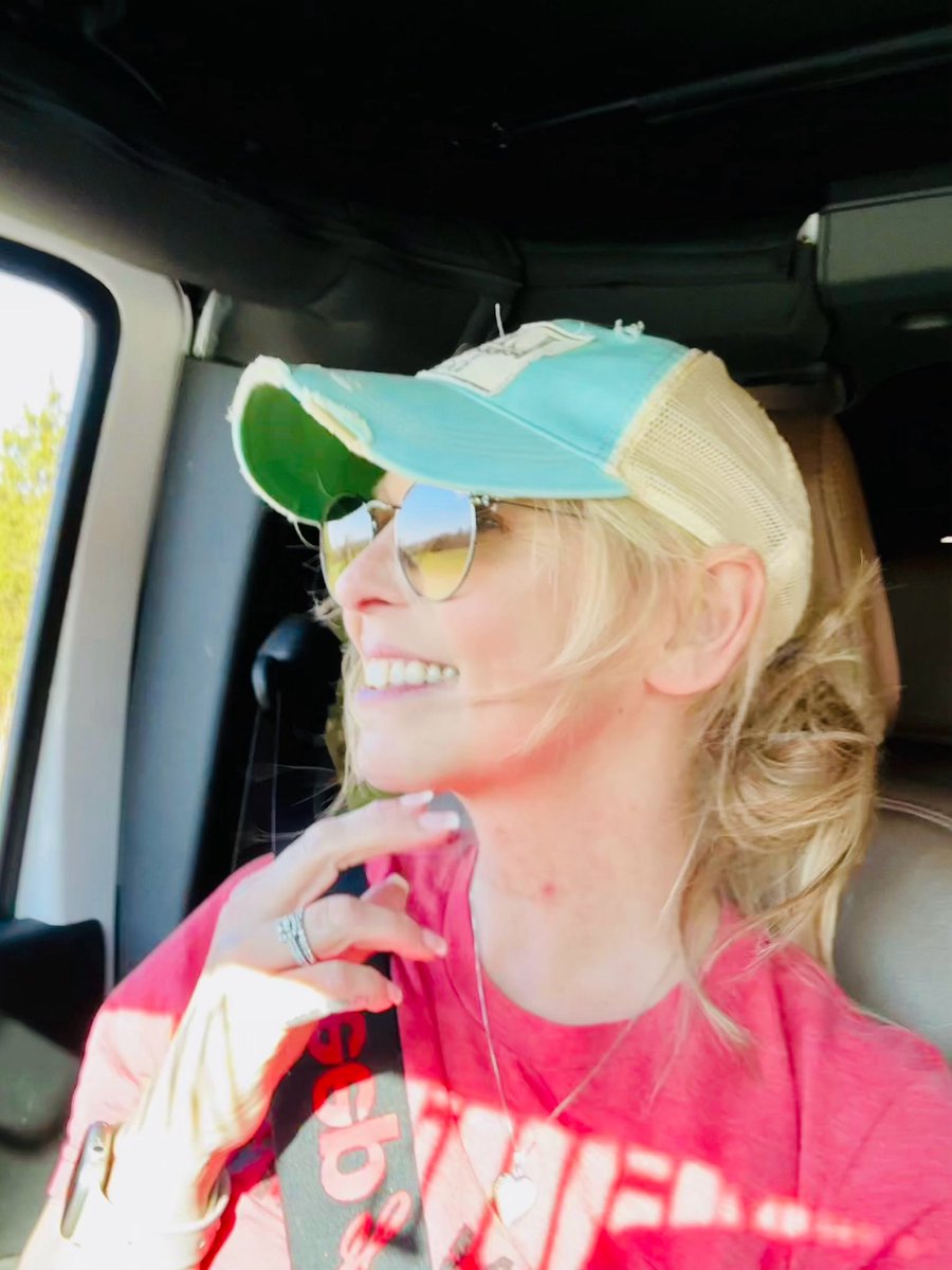 When a Jeep girl is off work till Tuesday and it’s 72° outside. #jeepgirl #jeepmafia #jeeplife #jeepwrangler #NCjeepgirl #jeepgirlmafia #raybans #ballcap #sunshine #music #blonde #dimples #smile #adventure #hairInTheBreeze #beautifulweather #letsgo #lyndaholtphotography ✌🏻🌞☀️❤️